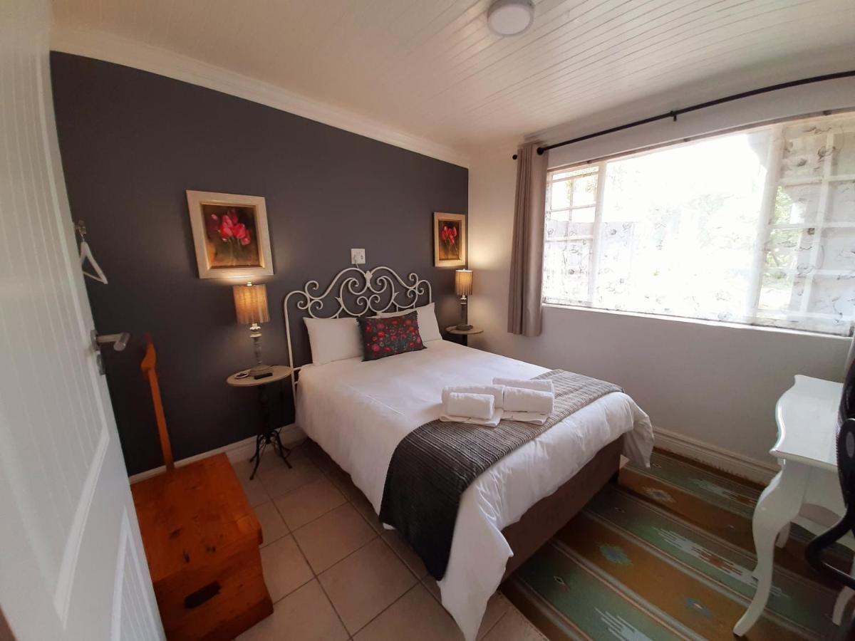 At 98 On Lynburn Guest House Pretoria-Noord Eksteriør billede