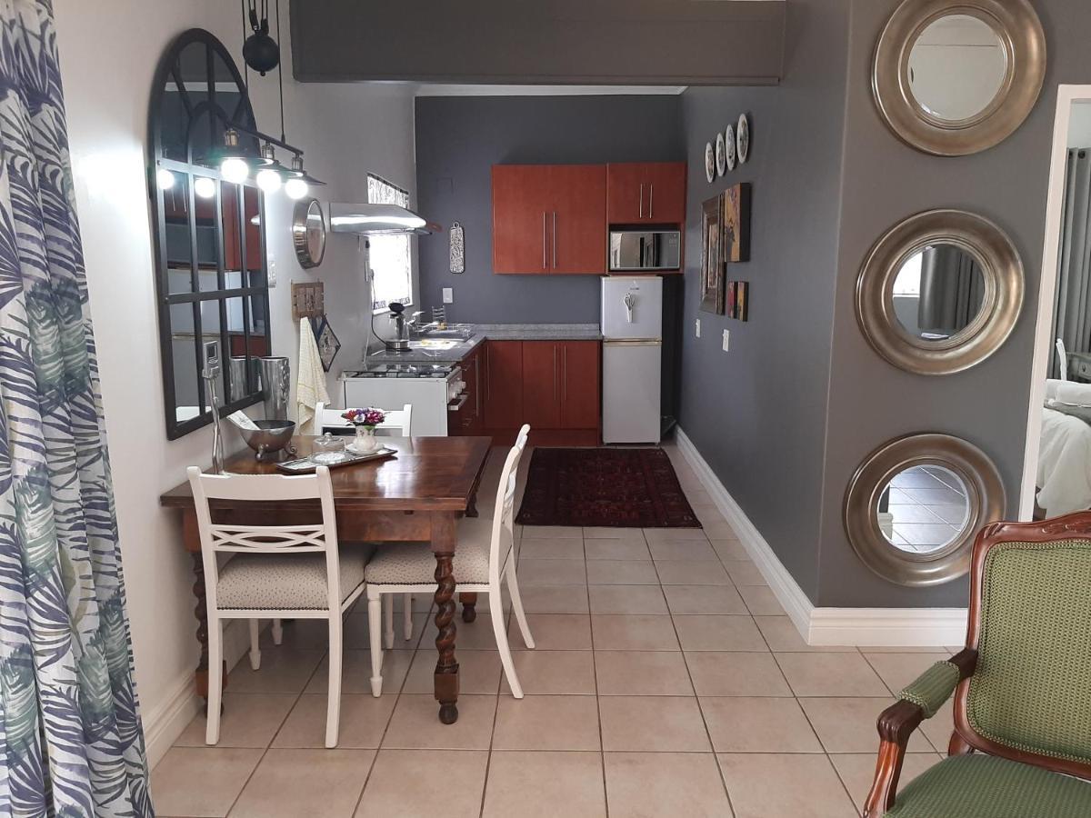 At 98 On Lynburn Guest House Pretoria-Noord Eksteriør billede