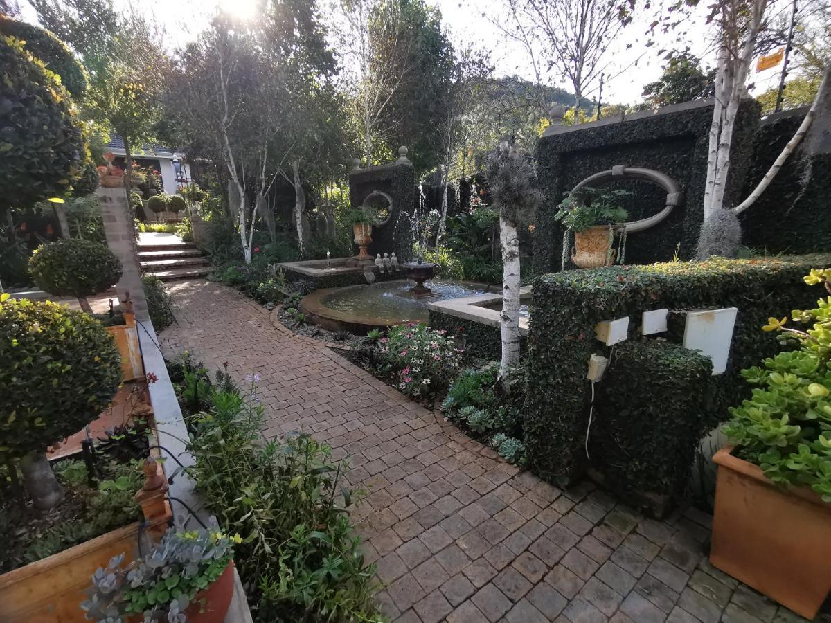 At 98 On Lynburn Guest House Pretoria-Noord Eksteriør billede