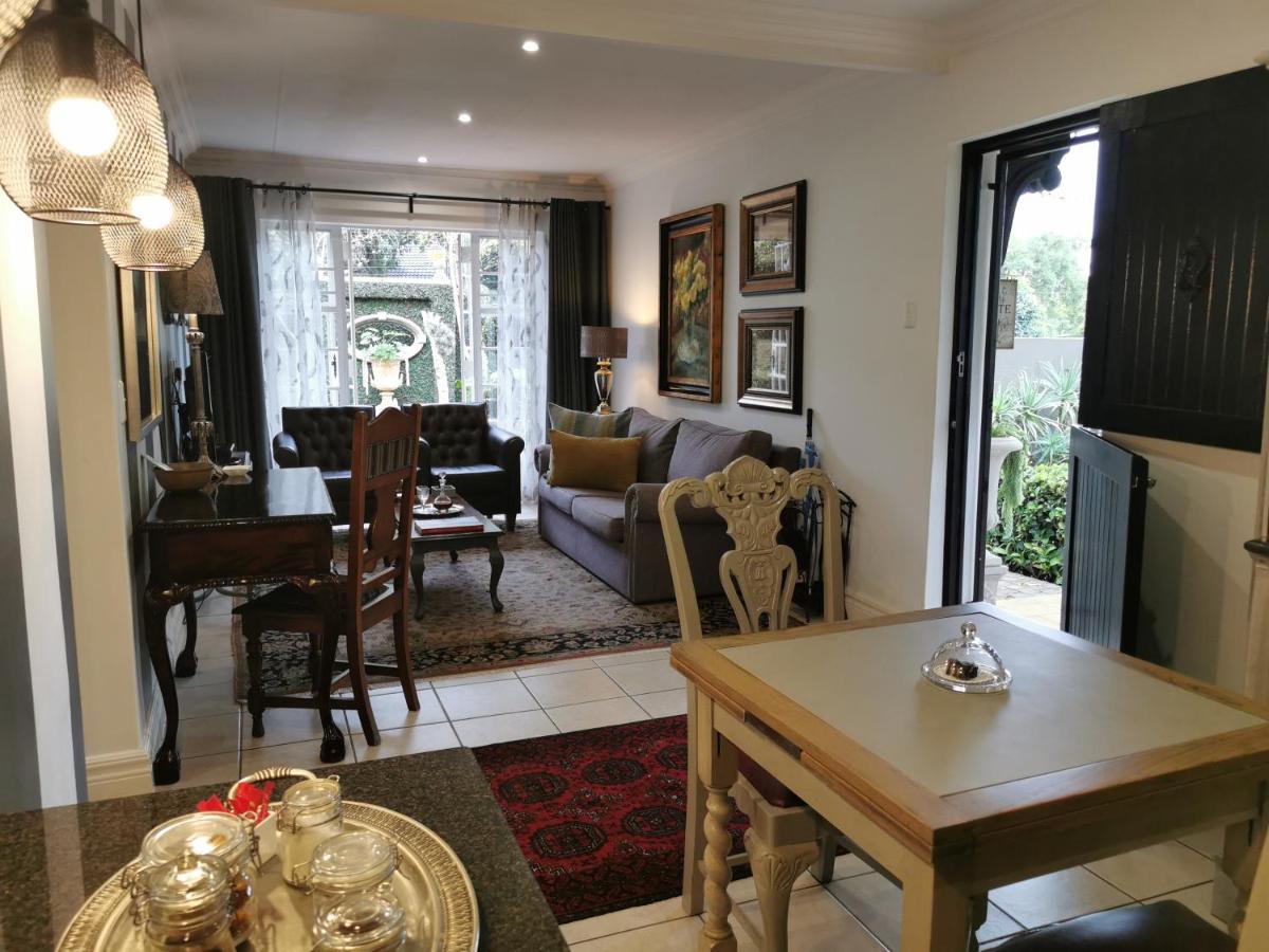 At 98 On Lynburn Guest House Pretoria-Noord Eksteriør billede