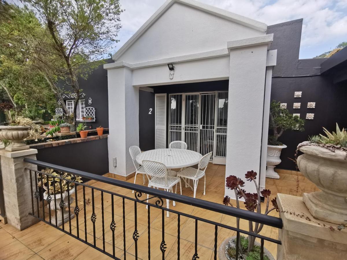 At 98 On Lynburn Guest House Pretoria-Noord Eksteriør billede