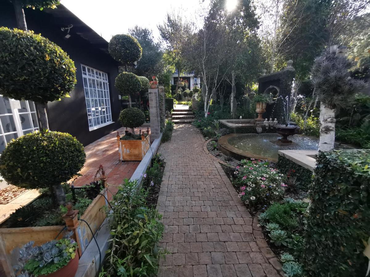 At 98 On Lynburn Guest House Pretoria-Noord Eksteriør billede
