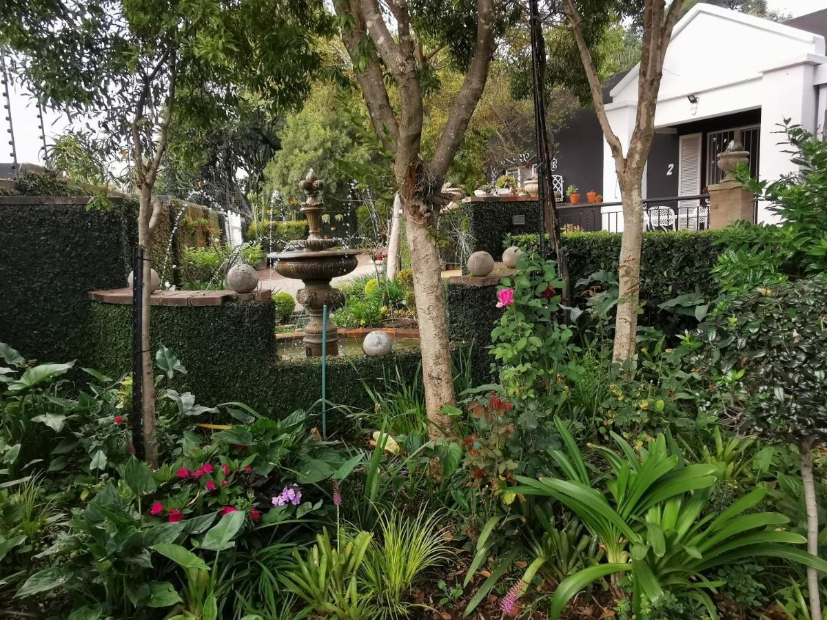 At 98 On Lynburn Guest House Pretoria-Noord Eksteriør billede
