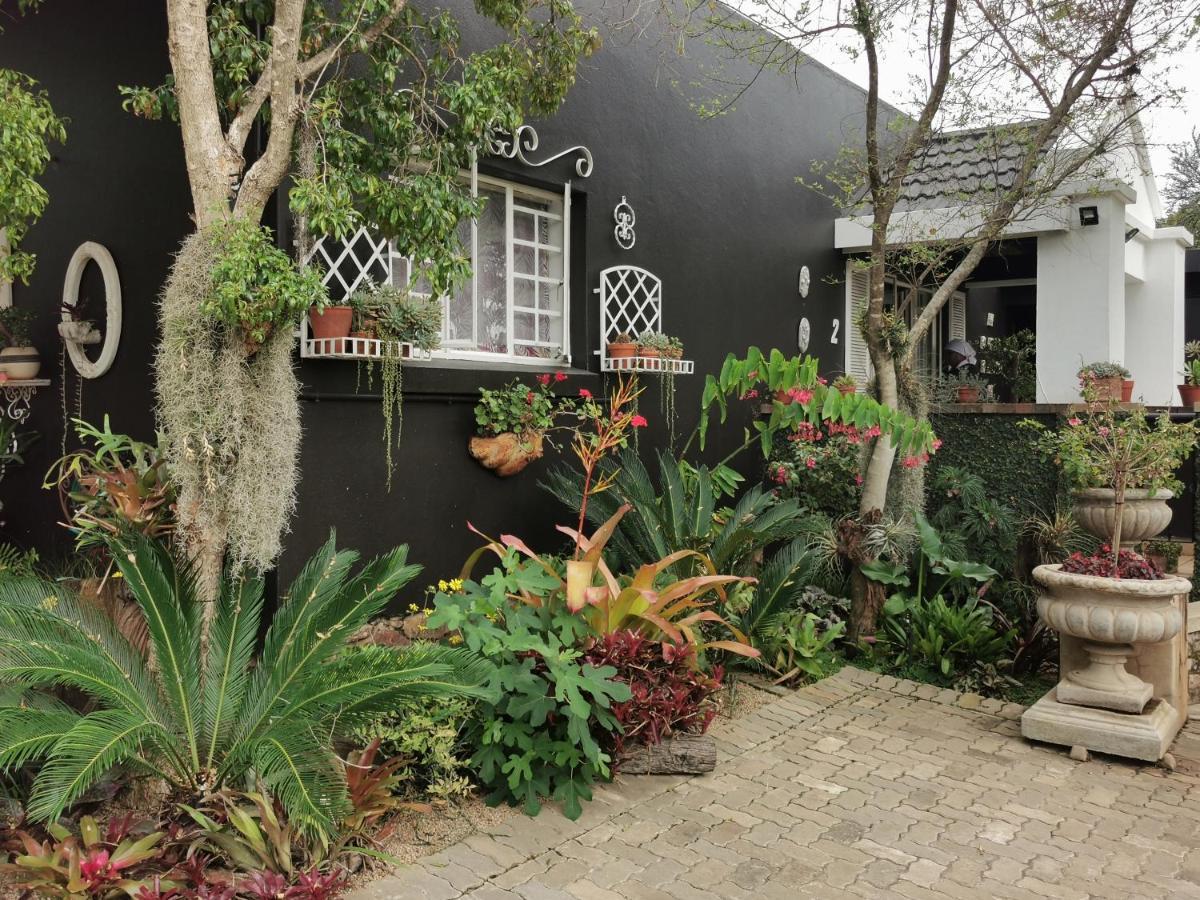 At 98 On Lynburn Guest House Pretoria-Noord Eksteriør billede