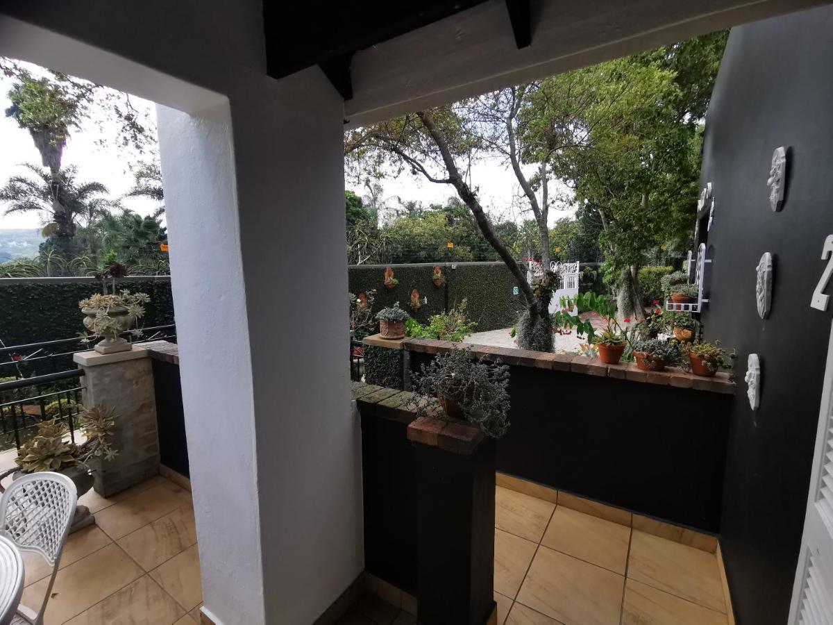 At 98 On Lynburn Guest House Pretoria-Noord Eksteriør billede