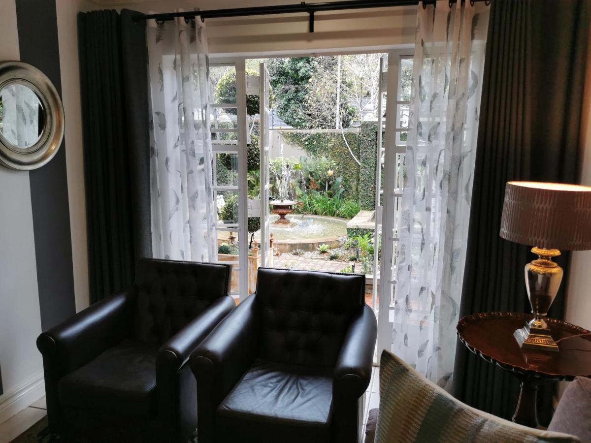 At 98 On Lynburn Guest House Pretoria-Noord Eksteriør billede