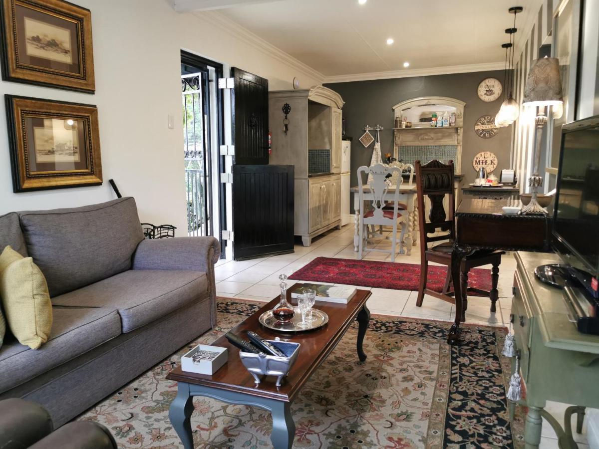 At 98 On Lynburn Guest House Pretoria-Noord Eksteriør billede