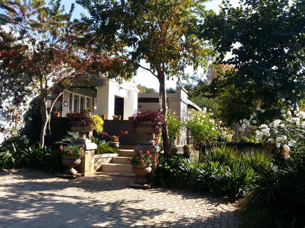 At 98 On Lynburn Guest House Pretoria-Noord Eksteriør billede