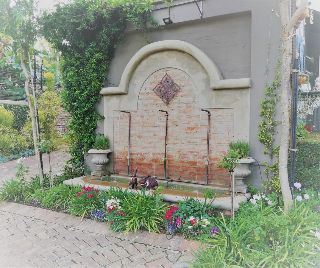 At 98 On Lynburn Guest House Pretoria-Noord Eksteriør billede