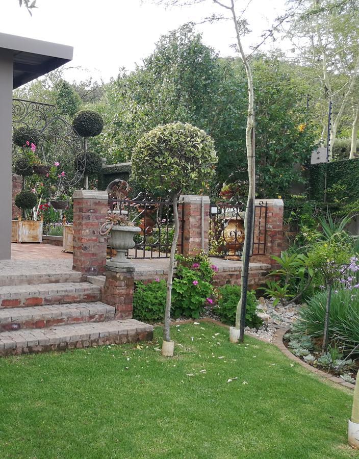 At 98 On Lynburn Guest House Pretoria-Noord Eksteriør billede