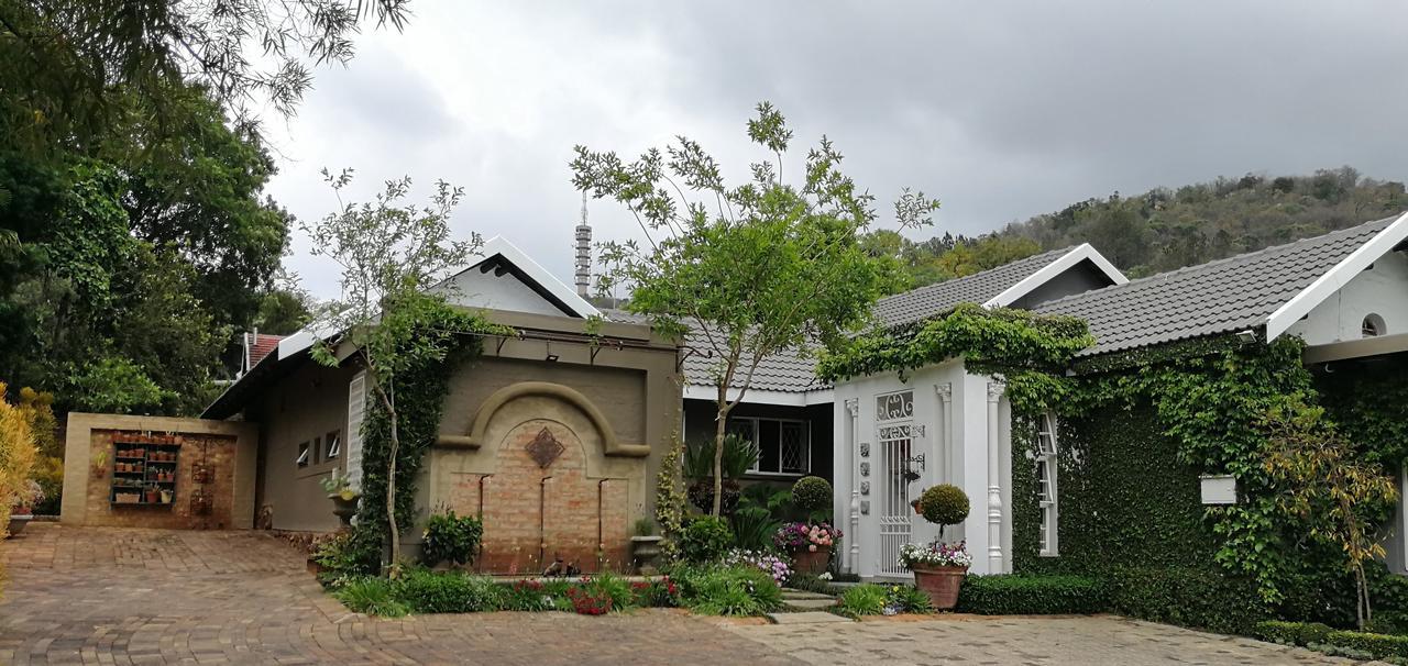 At 98 On Lynburn Guest House Pretoria-Noord Eksteriør billede